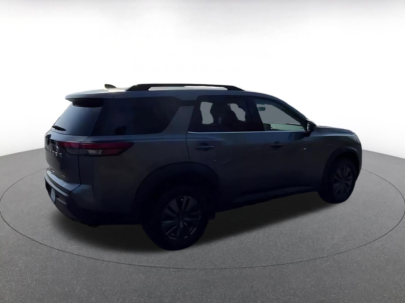 Used 2025 Nissan Pathfinder SV AWD/4WD image 14