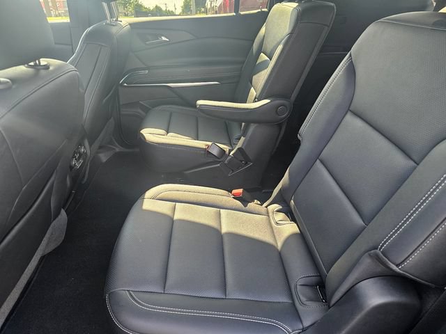 Used 2025 Chevrolet Traverse LT FWD image 15