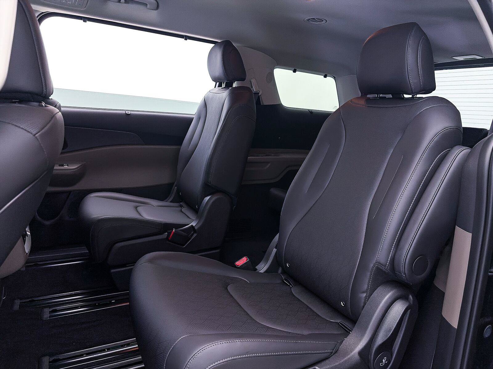 Used 2026 Kia Carnival EX FWD image 37