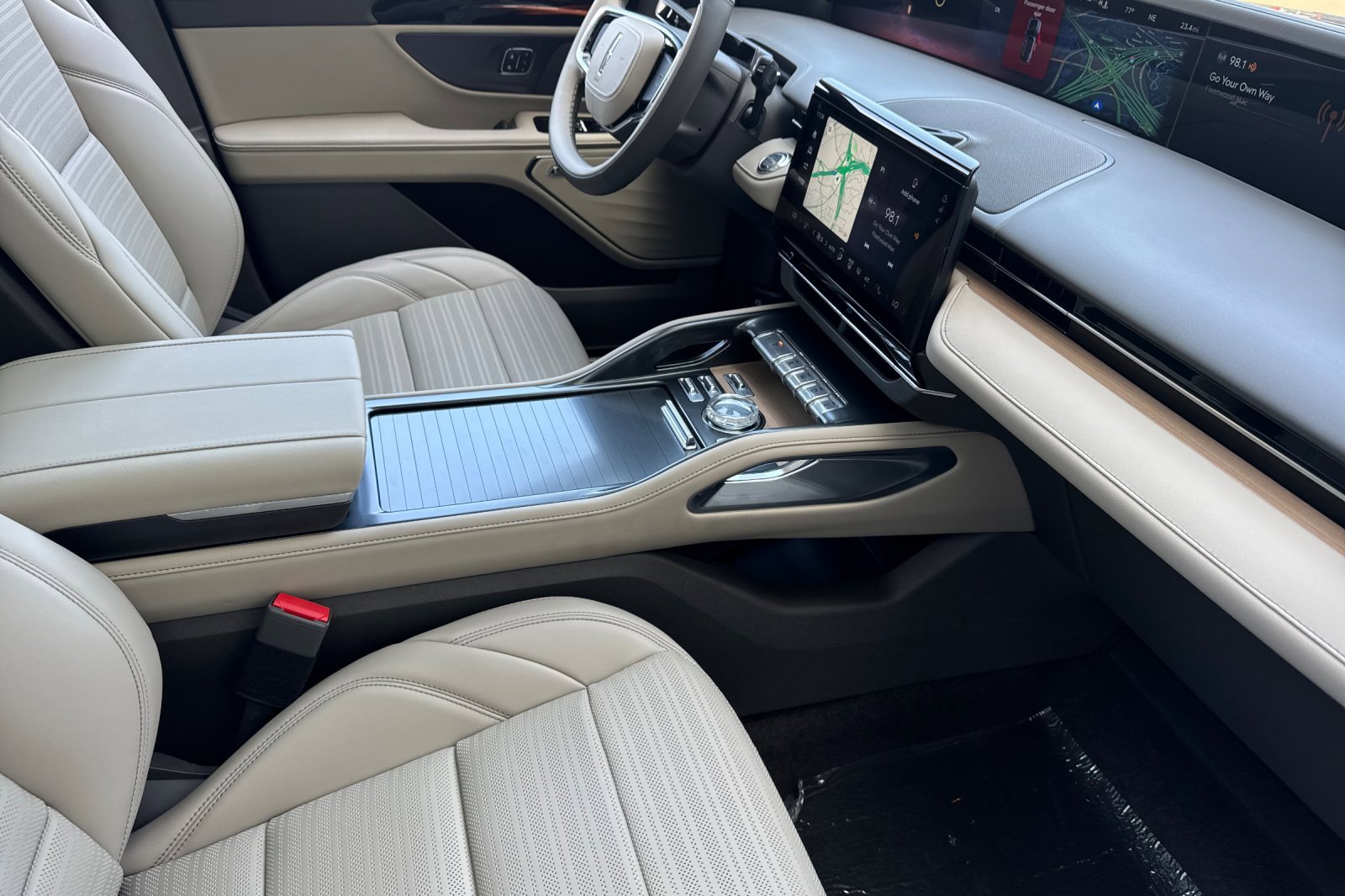 New 2025 Lincoln Nautilus Reserve w/ Jet Appearance Package image 15
