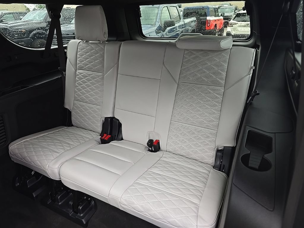Used 2026 Cadillac Escalade ESV Platinum Sport w/ LPO, Floor Liner Package AWD/4WD image 21