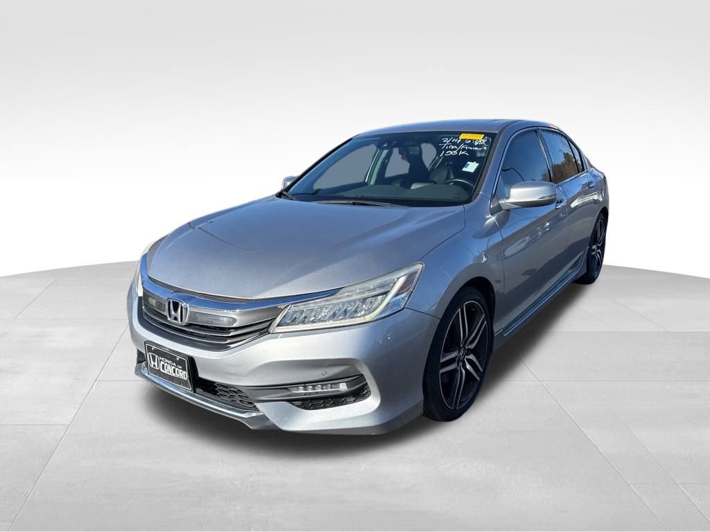 Used 2017 Honda Accord Touring image 4