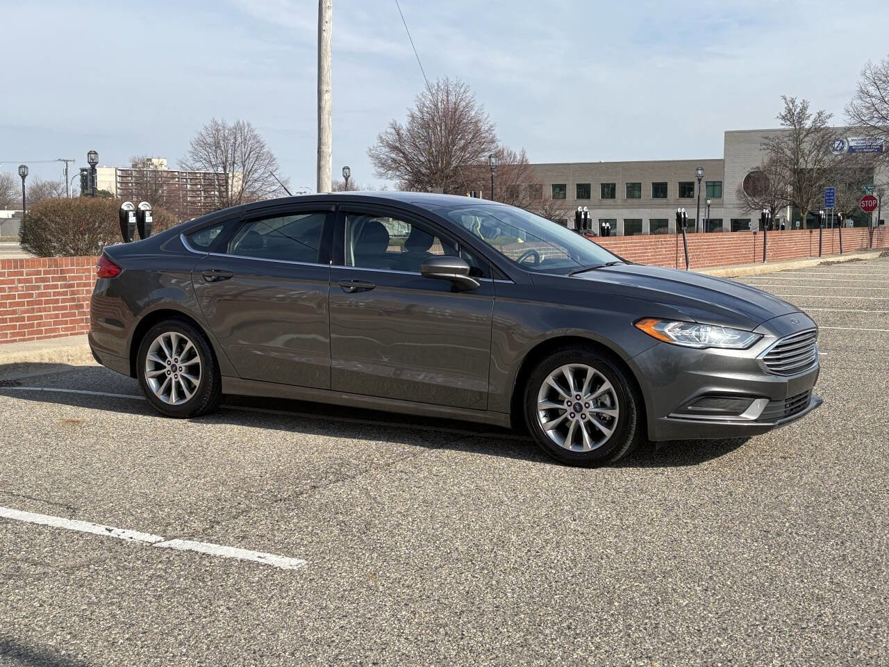 Used 2017 Ford Fusion SE w/ Fusion SE Technology Package FWD image 7