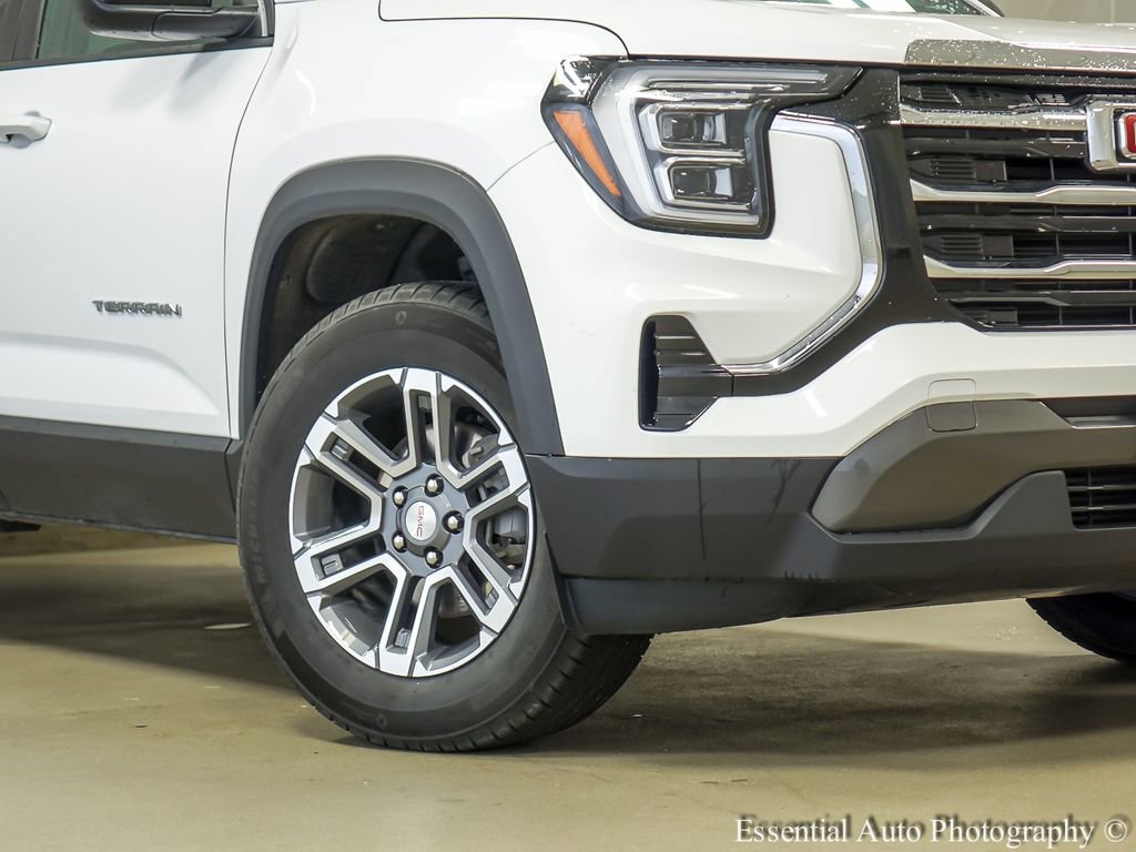 Used 2025 GMC Terrain Elevation AWD/4WD image 4