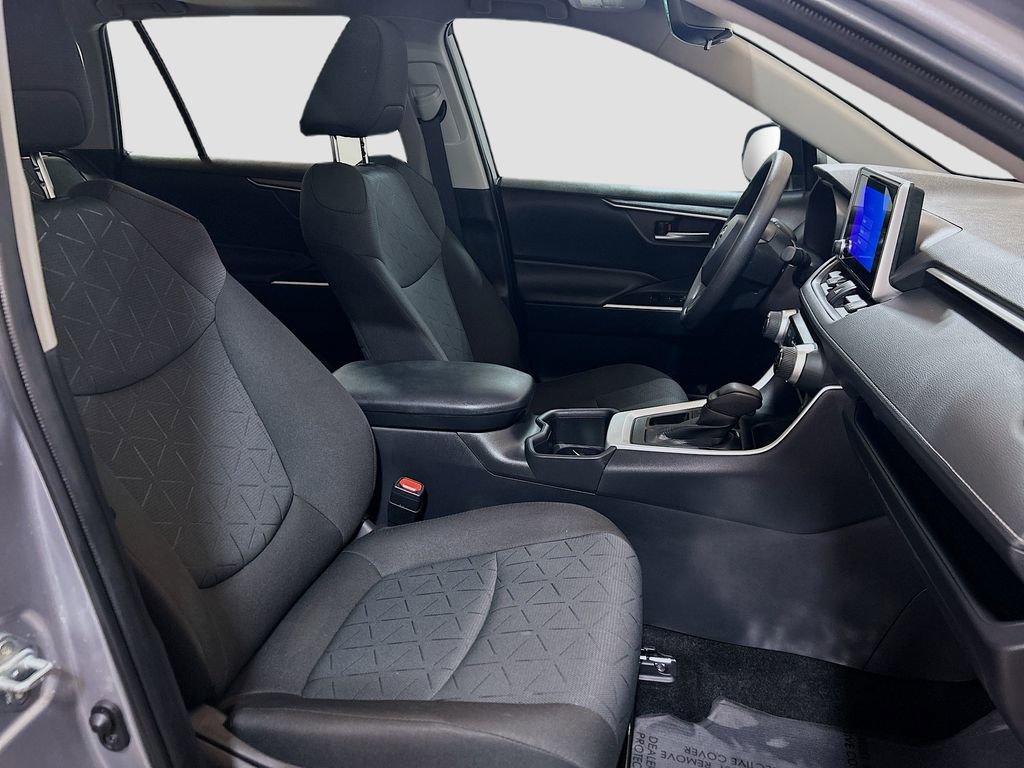Used 2025 Toyota RAV4 XLE image 25