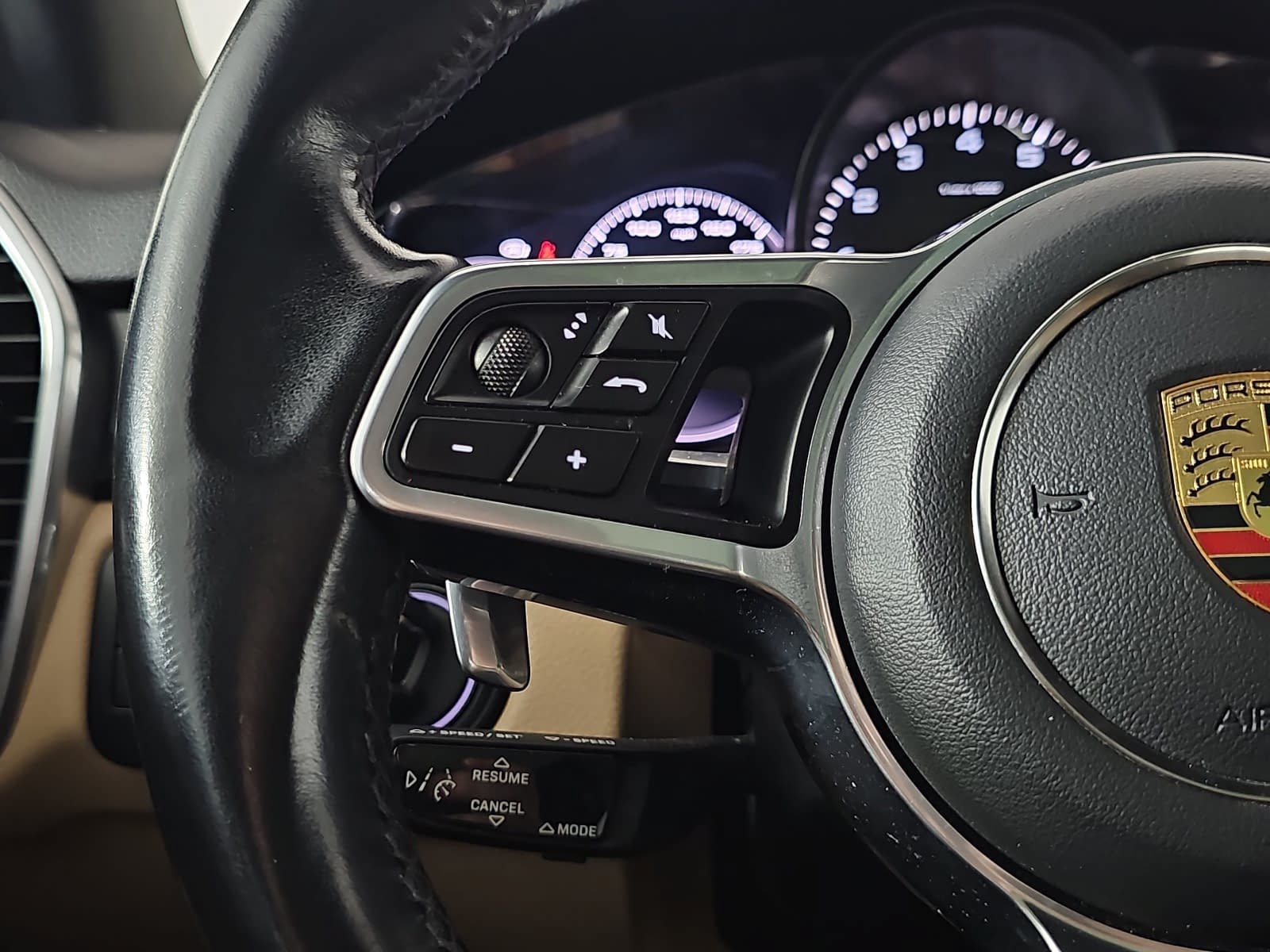 Used 2023 Porsche Cayenne Platinum Edition AWD/4WD image 17