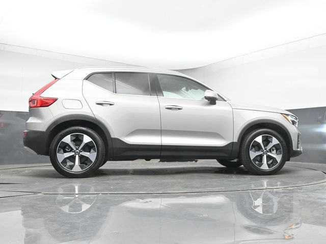 Used 2025 Volvo XC40 B5 Plus AWD/4WD image 41