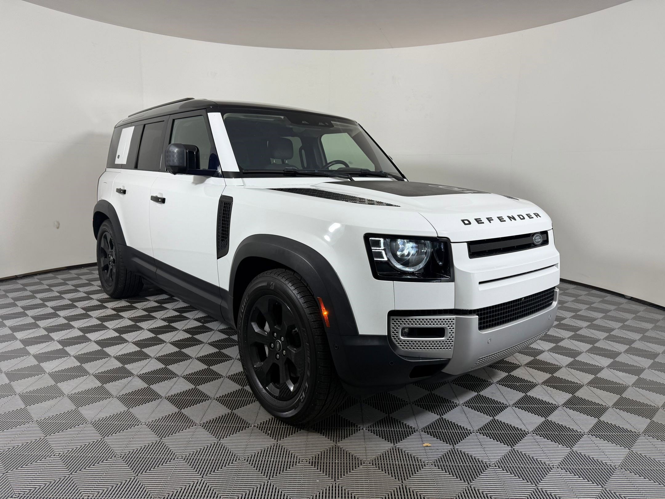 Used 2020 Land Rover Defender 110 HSE image 7