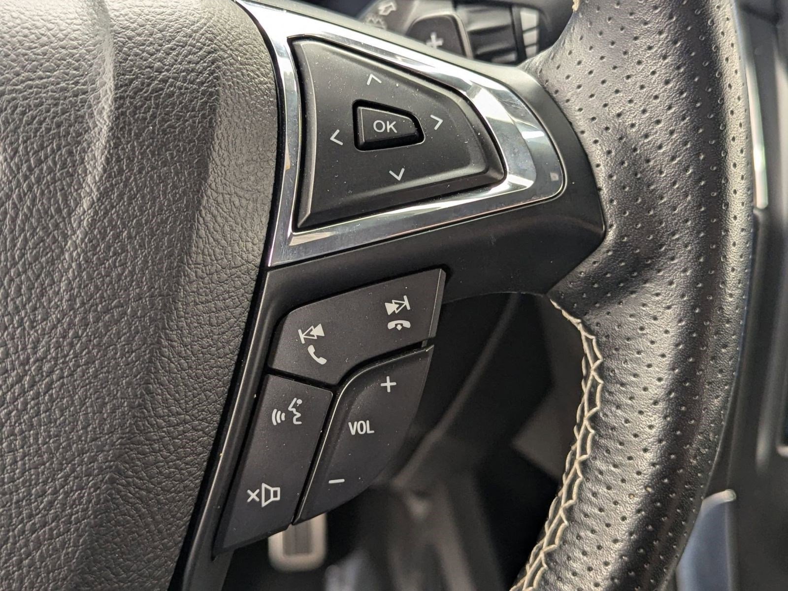 Used 2022 Ford Edge ST image 24