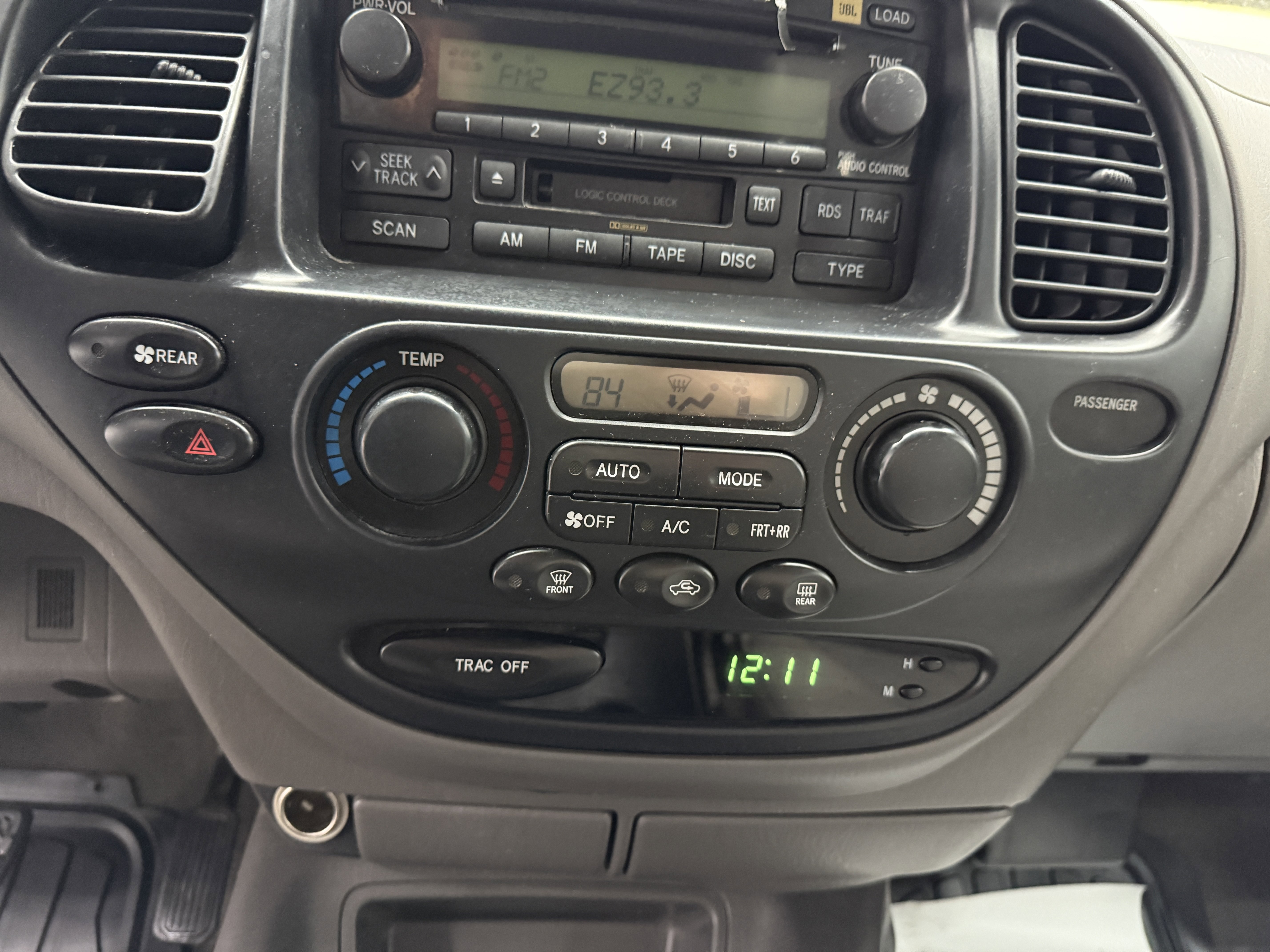 Used 2003 Toyota Sequoia SR5 image 17