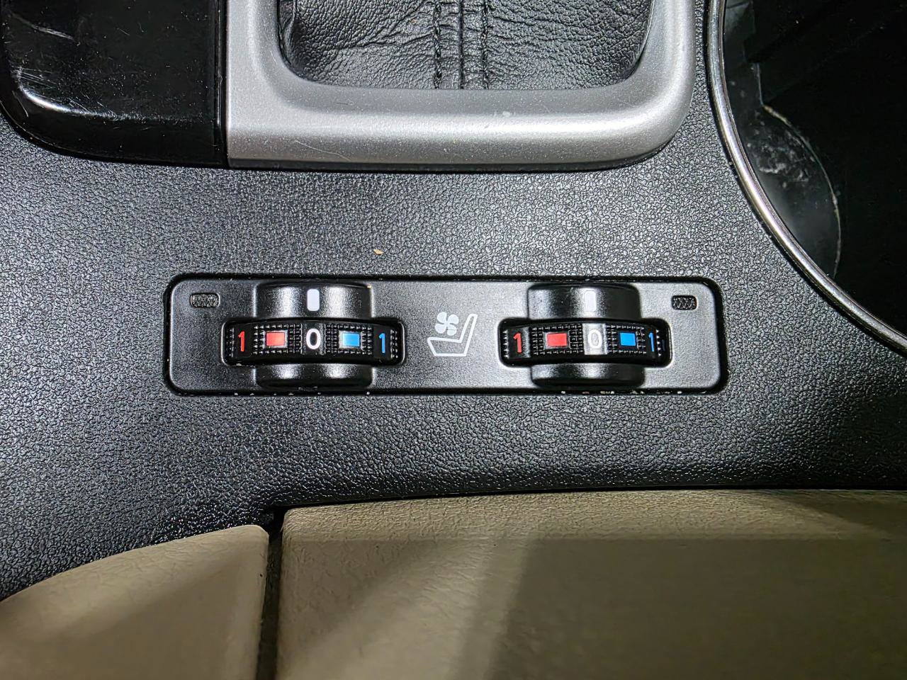 Used 2015 Toyota Highlander Limited AWD/4WD image 39