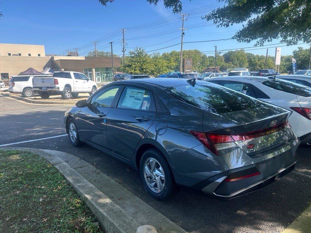 New 2026 Hyundai Elantra SE FWD image 5