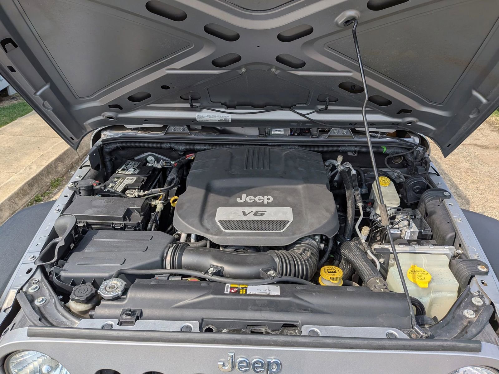 Used 2016 Jeep Wrangler Sport w/ Connectivity Group image 13