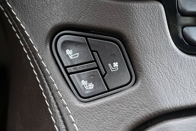 Used 2018 Chevrolet Tahoe Premier AWD/4WD image 34