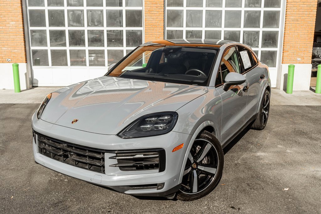 Used 2024 Porsche Cayenne Base image 2