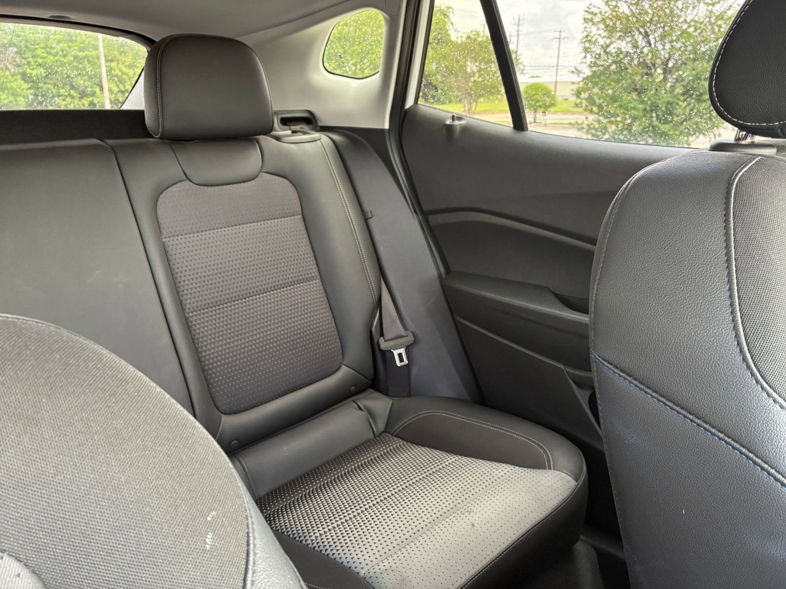 Used 2025 Chevrolet Trax LT FWD image 36