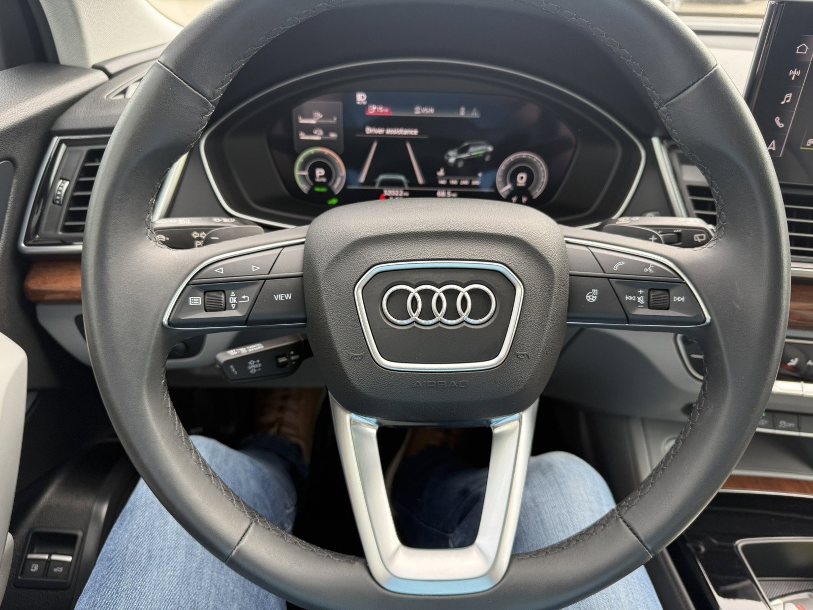 Used 2022 Audi Q5 e Premium Plus w/ Premium Plus Package image 13