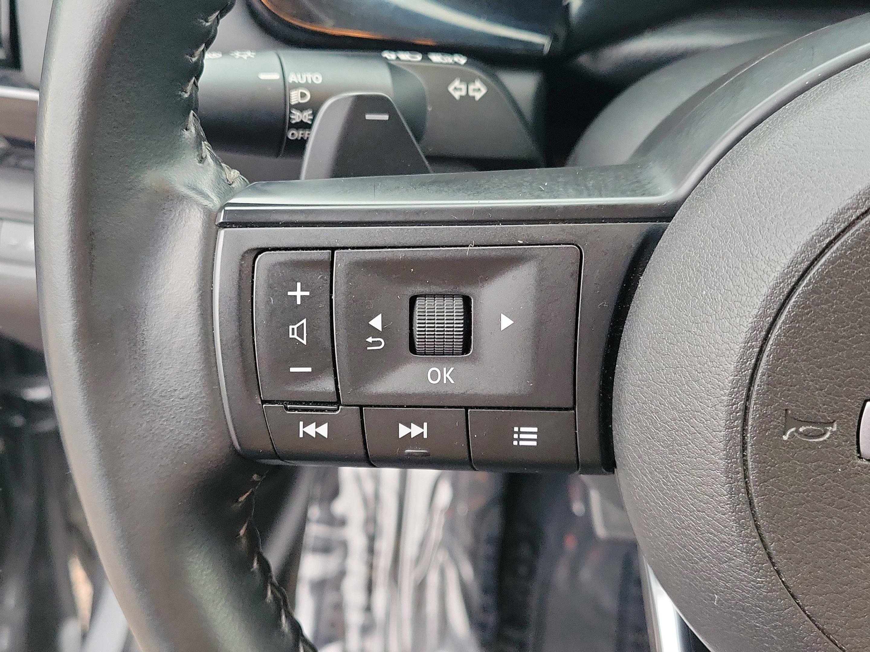 Certified 2025 Nissan Pathfinder SV image 30