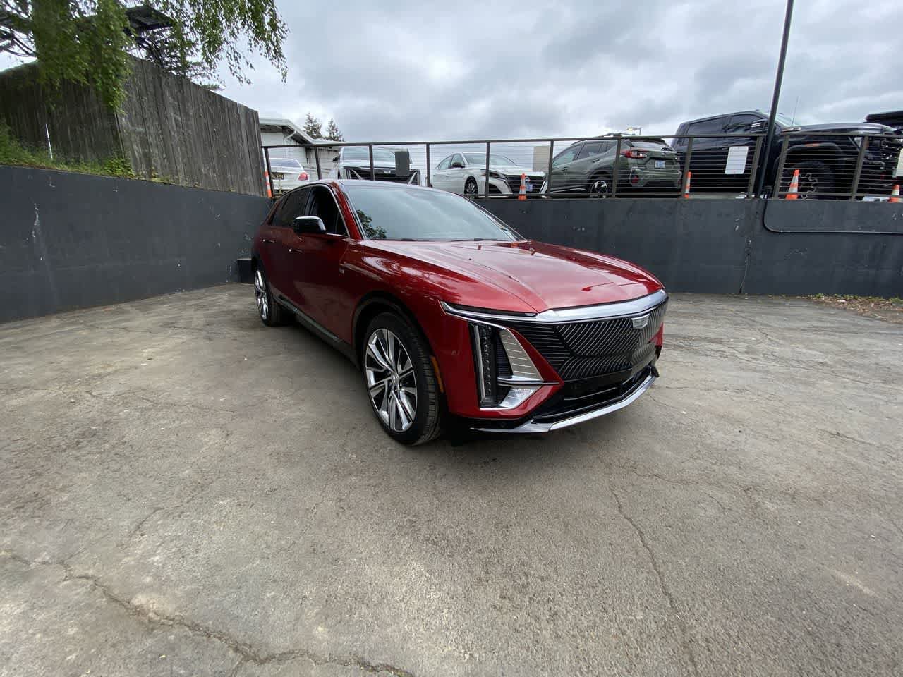 Used 2024 Cadillac Lyriq Luxury w/ LPO, Floor Liner Package AWD/4WD image 8