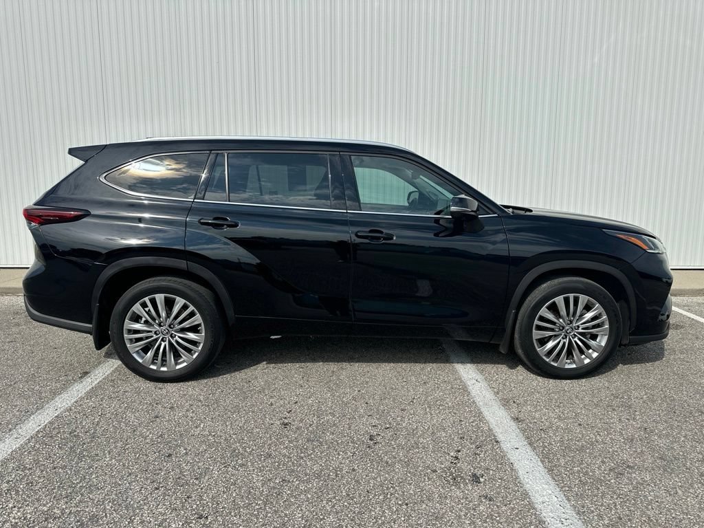 Used 2024 Toyota Highlander Platinum AWD/4WD image 9