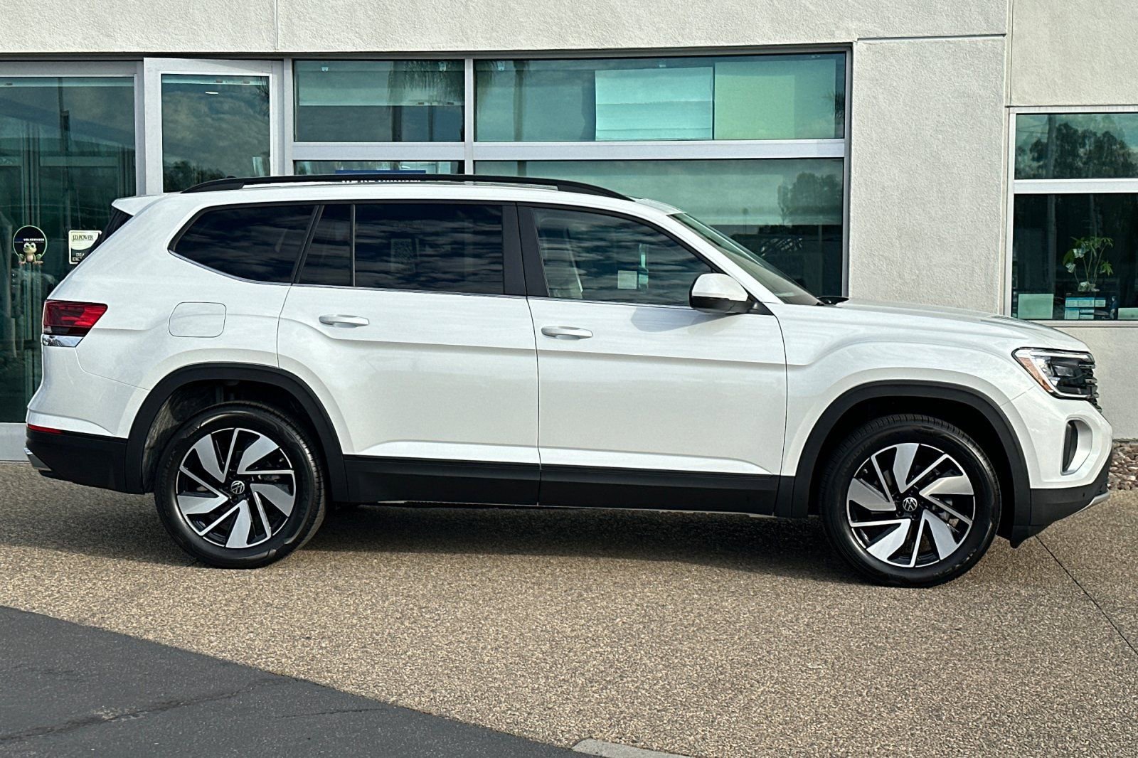 New 2026 Volkswagen Atlas SE image 3