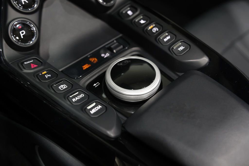 Used 2022 Aston Martin V8 Vantage Roadster image 11