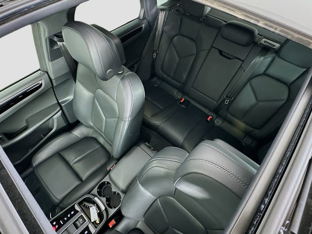 Certified 2024 Porsche Macan AWD/4WD image 14