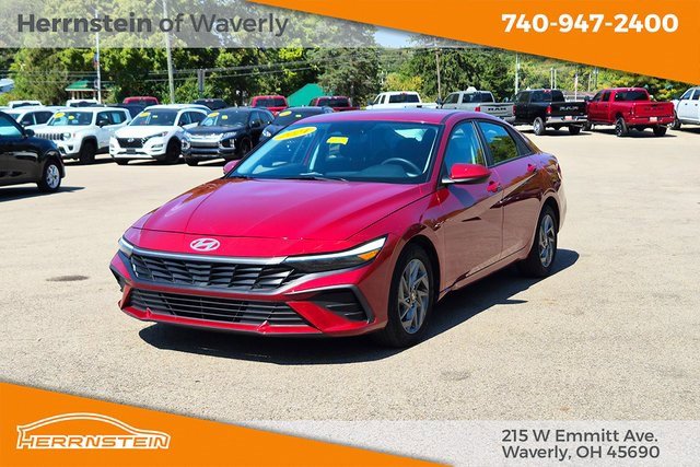 Used 2024 Hyundai Elantra SEL image 3