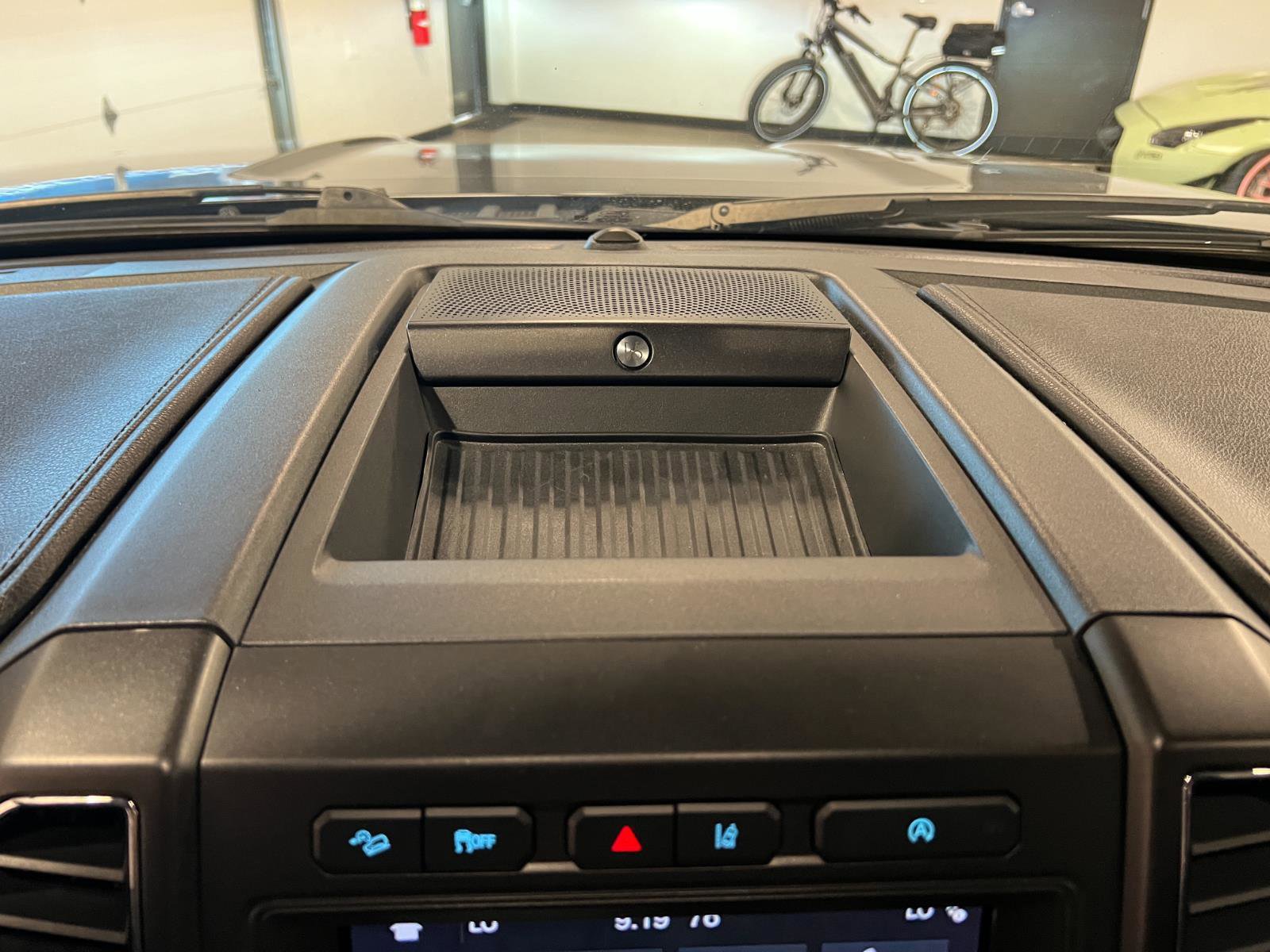 Used 2019 Ford Expedition Limited w/ Equipment Group 301A AWD/4WD image 17