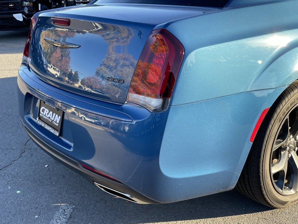 Used 2022 Chrysler 300 Touring w/ Sport Appearance Package image 10