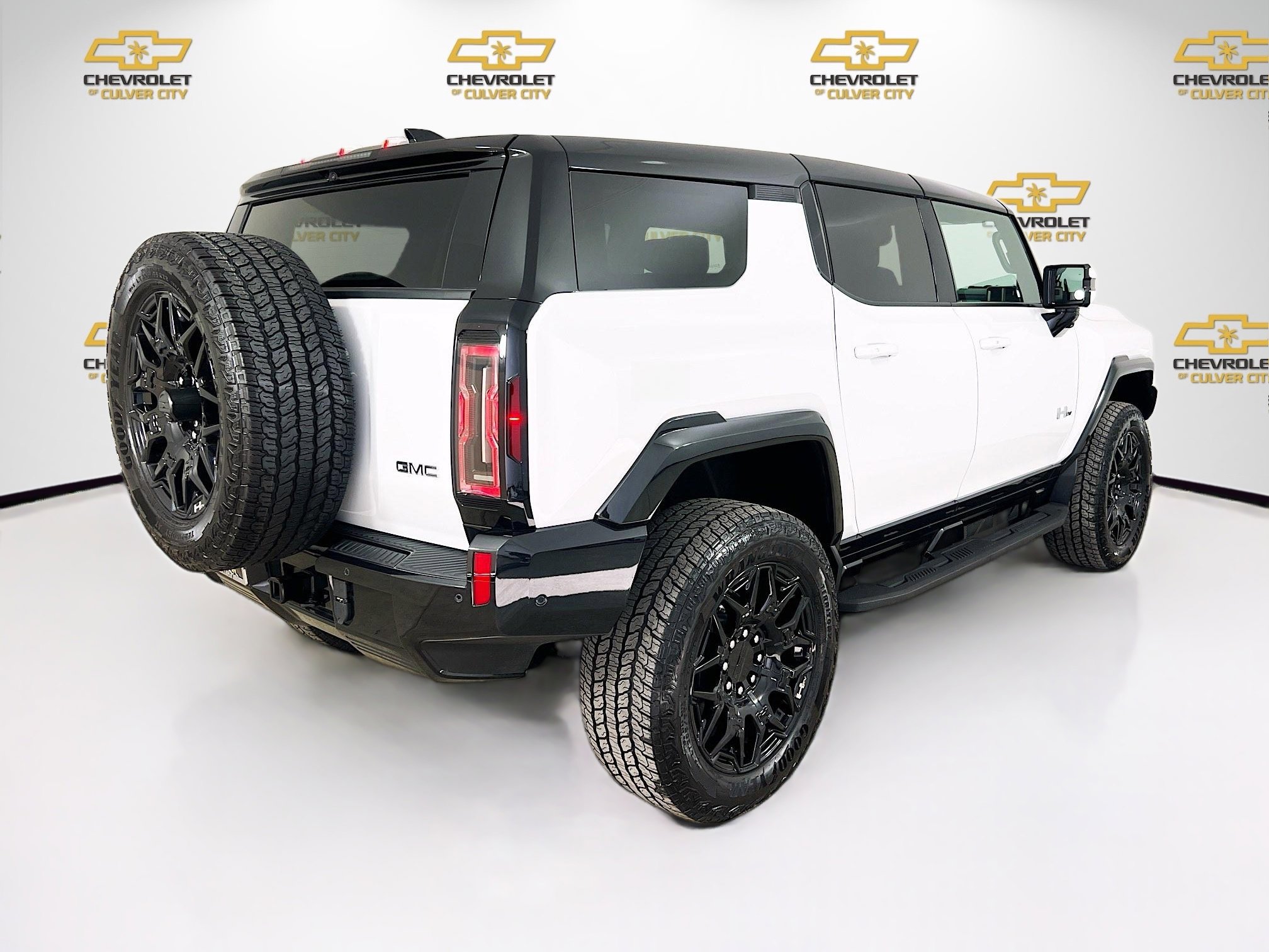 Used 2024 GMC Hummer EV 2X w/ LPO, Illumination Package image 7