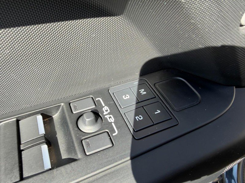 Used 2025 Land Rover Defender 110 S image 20