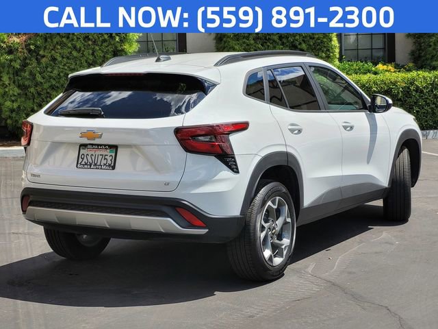 Used 2025 Chevrolet Trax LT FWD image 5