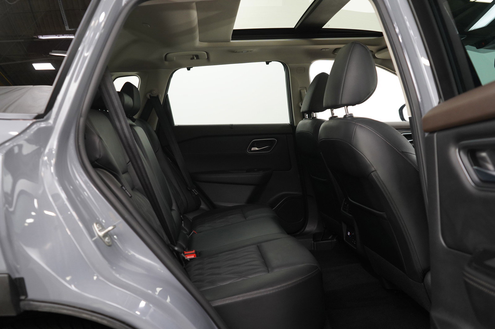 Used 2022 Nissan Rogue Platinum image 12