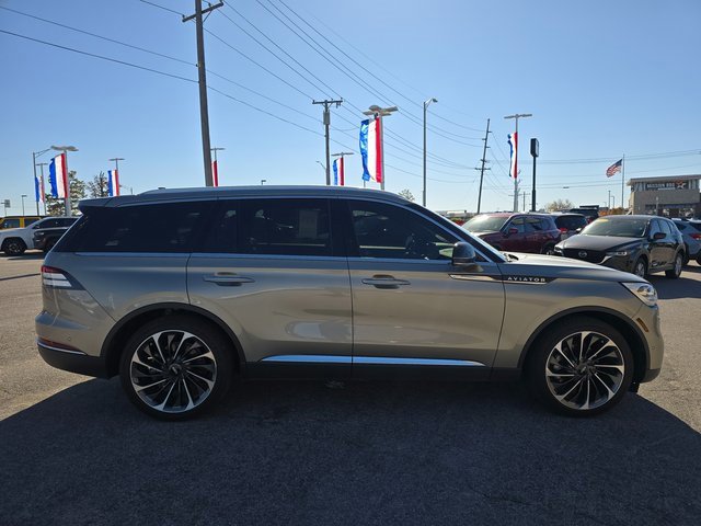 Used 2023 Lincoln Aviator Reserve w/ Equipment Group 201A image 3