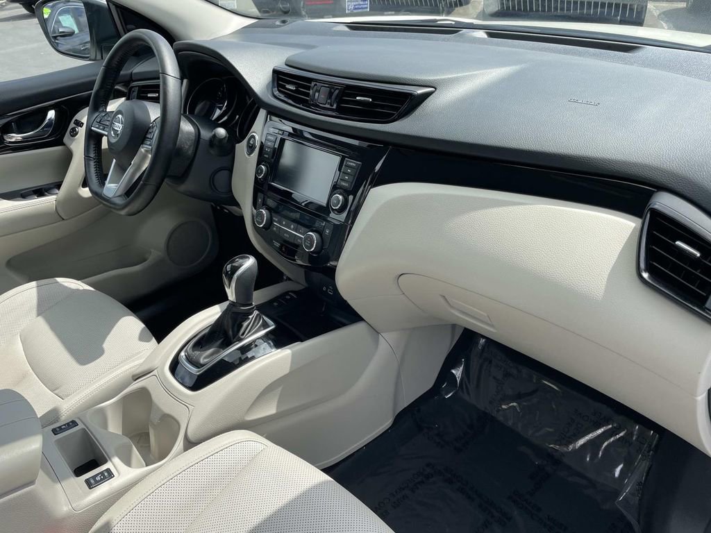 Used 2022 Nissan Rogue Sport SL image 29