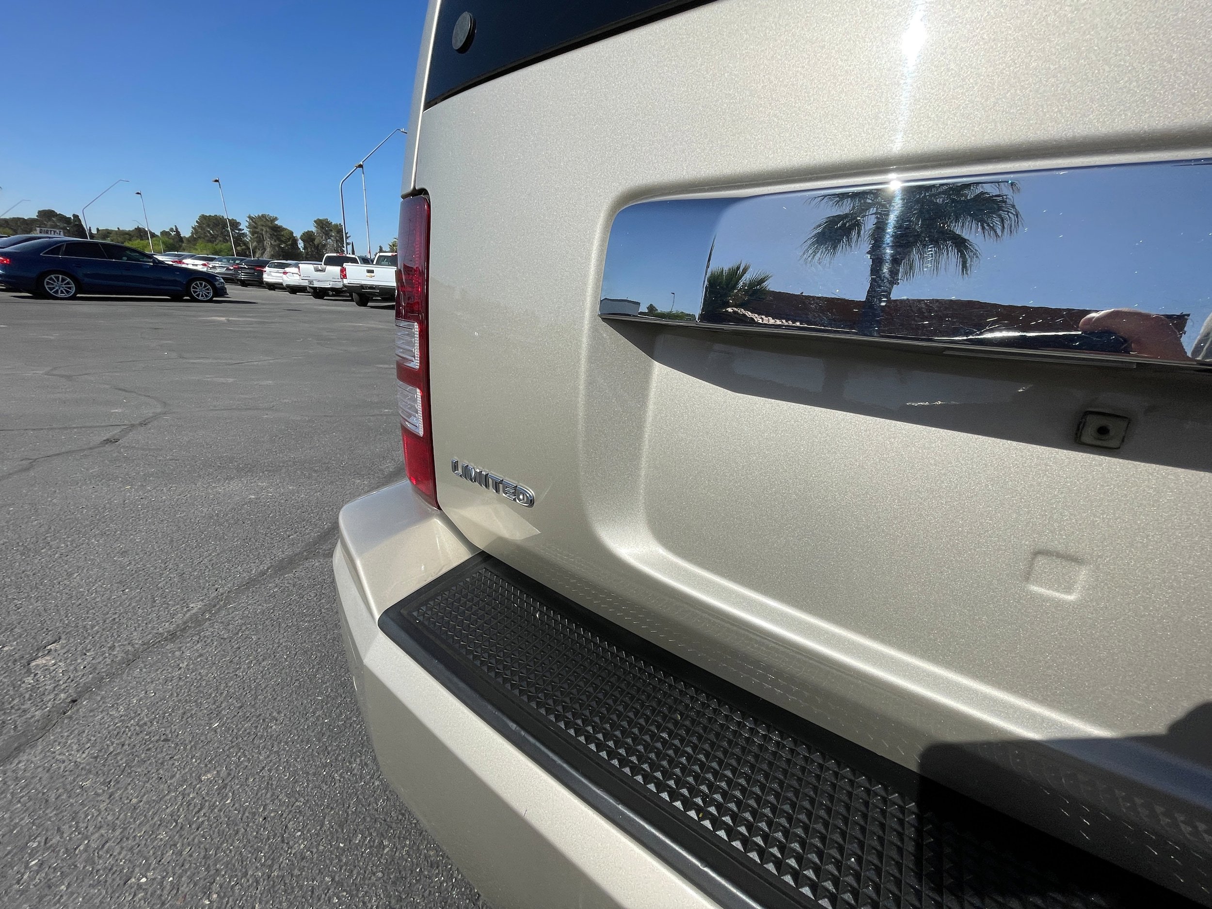 Used 2010 Jeep Liberty Limited w/ Tire & Wheel Group RWD image 10