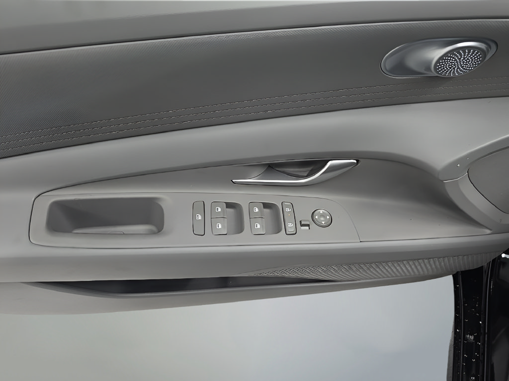Certified 2026 Hyundai Elantra SE FWD image 12