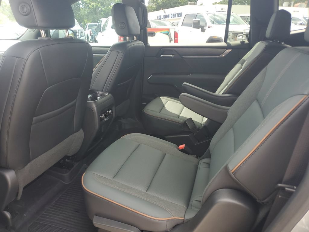 Used 2025 GMC Acadia AT4 AWD/4WD image 13