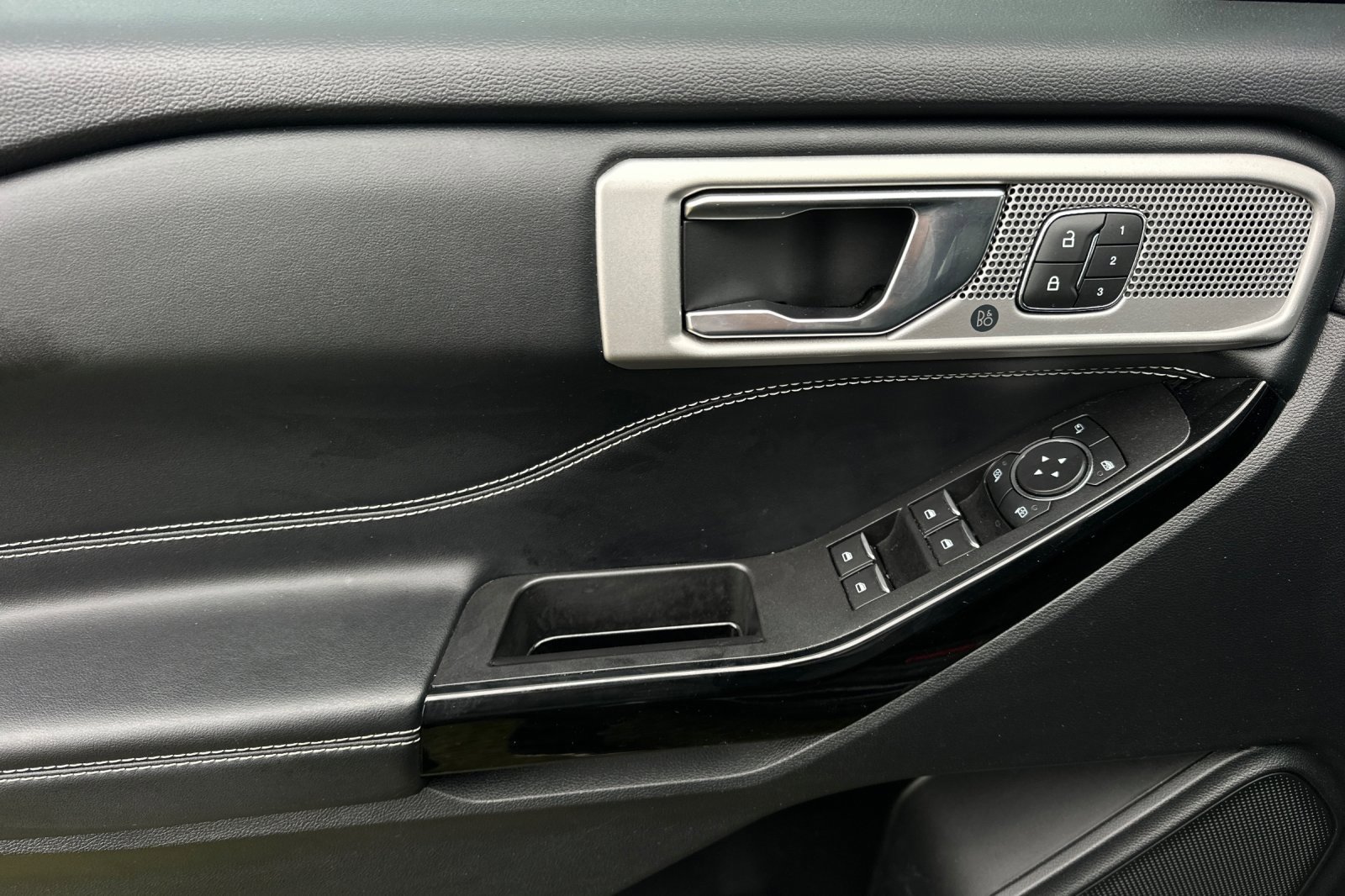 Used 2022 Ford Explorer ST w/ Equipment Group 401A image 11