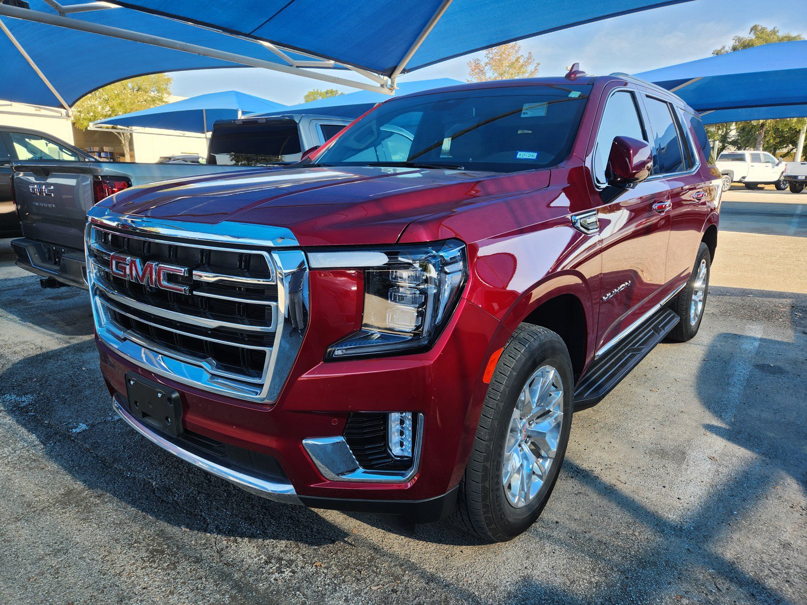 Used 2023 GMC Yukon SLT w/ SLT Premium Package RWD image 2