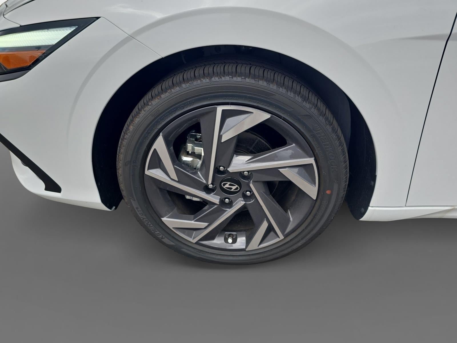 New 2026 Hyundai Elantra Limited FWD image 9