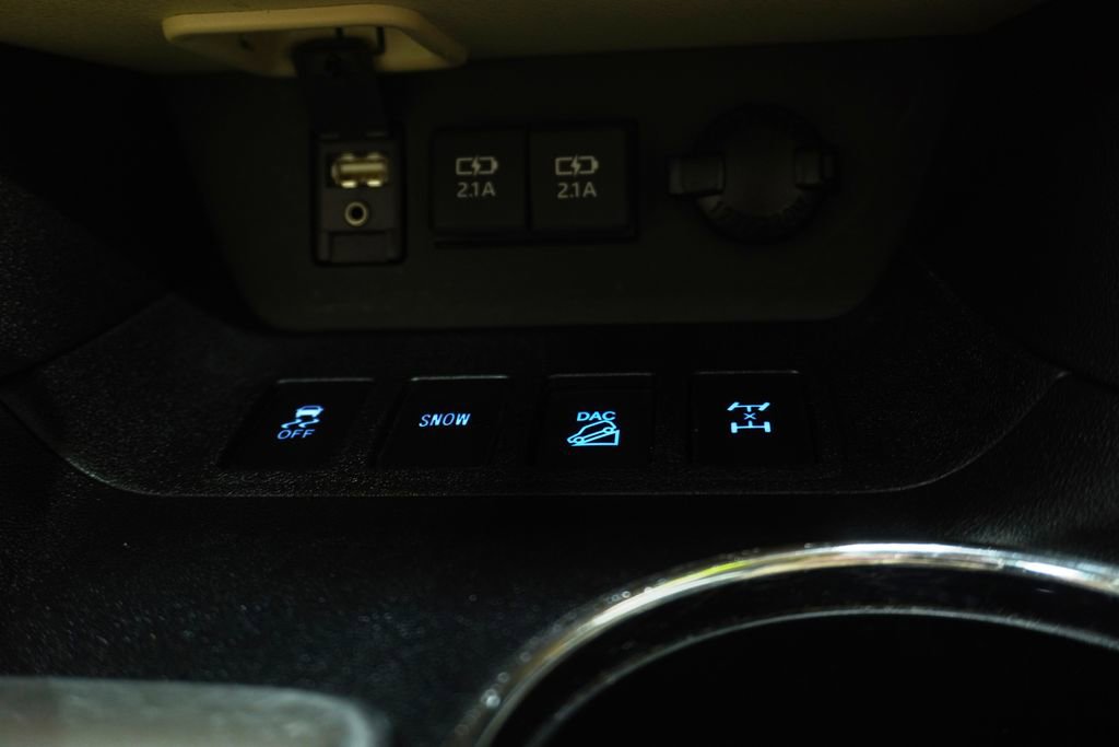 Used 2019 Toyota Highlander XLE AWD/4WD image 22