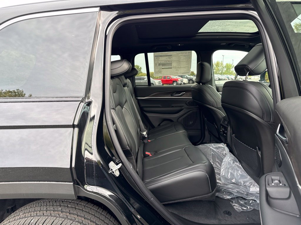 New 2027 Jeep Grand Cherokee Limited AWD/4WD image 14