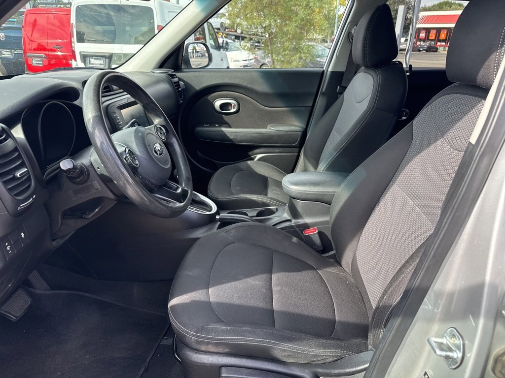 Used 2019 Kia Soul + image 5