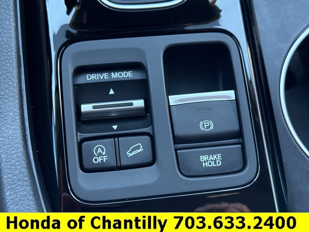 Certified 2025 Honda Pilot Touring image 17