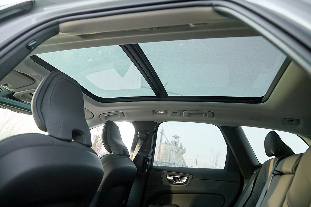 New 2026 Volvo XC60 T8 Plus w/ Protection Package Premier image 21