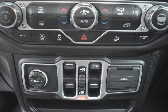 Used 2018 Jeep Wrangler Unlimited Sahara image 27