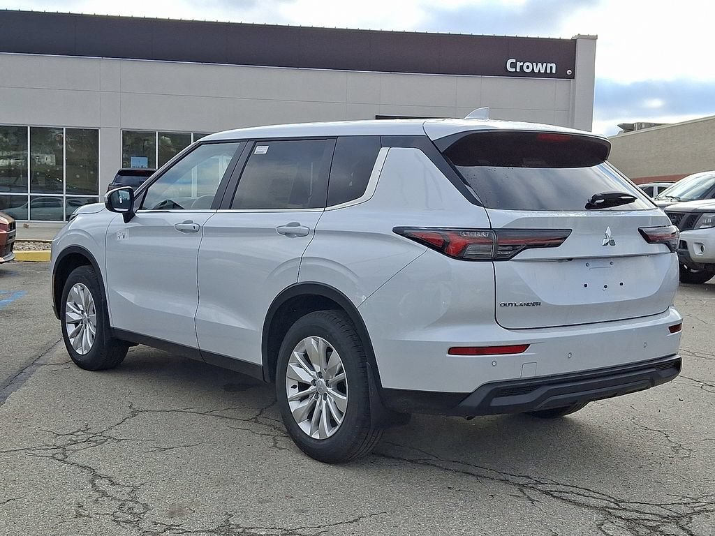 New 2026 Mitsubishi Outlander ES AWD/4WD image 3