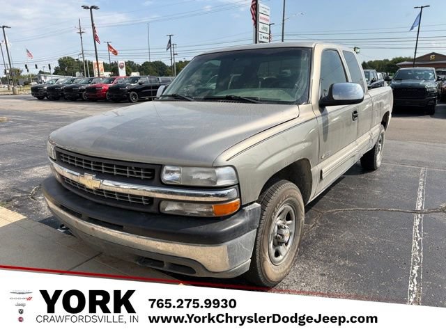 Used 2001 Chevrolet Silverado 1500 LS w/ Firm Ride Suspension Pkg AWD/4WD image 1